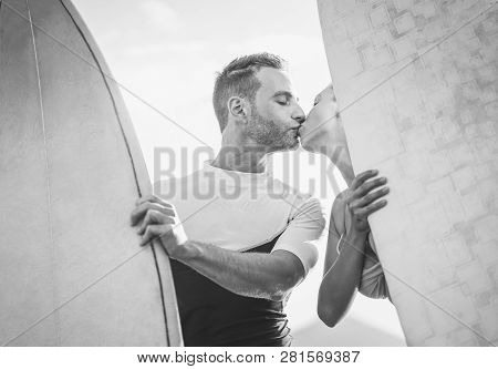 Serfers Couple Kissing While Going To Surf - Happy Young Lovers Having A Tender Moment With A Kiss H