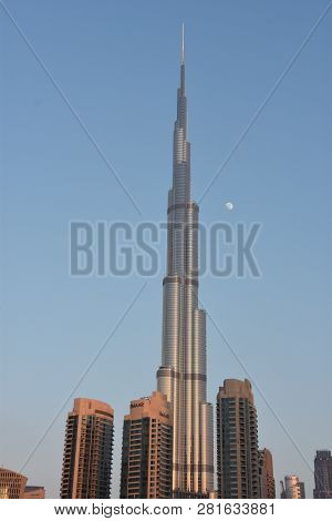 Dubai, Uae - Dec 20: Burj Khalifa In Dubai, Uae, As Seen On Dec 20, 2018. It Is The Tallest Artifici
