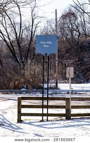 January, 31, 2019 Pittsburgh, Pennsylvania, Usa The Nine Mile Run Sign On Commercial Street In Frick