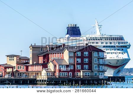Astoria, Oregon - October 3, 2017: Ncl Sun Cruise Ship Docked In Downtown Astoria Behind The Cannery