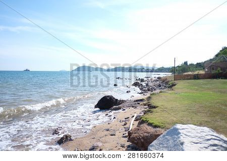 Daytime Seaside View In Thailand,chong Samaesarn Is A Popular Tourist Destination.