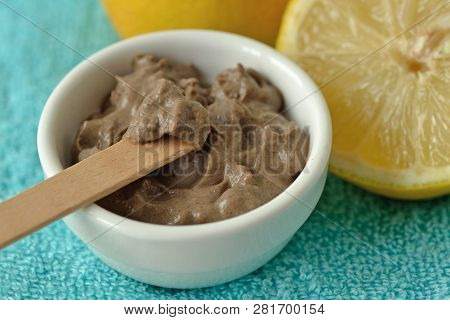 Homemade Face And Hair Mask Made Of Moroccan Rhassoul - Ghassoul Clay And Lemon