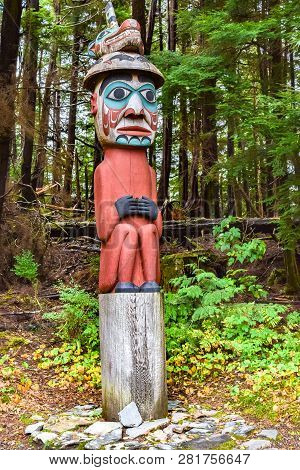 Ketchikan, Alaska - September 30, 2017: Man Wearing Bear Hat Totem Pole At Totem Bight State Histori