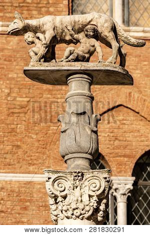 Lupa Senese - Wolf Female With Senio And Ascanio, Sons Of Remo, Founders Of The City. Marble Statue,