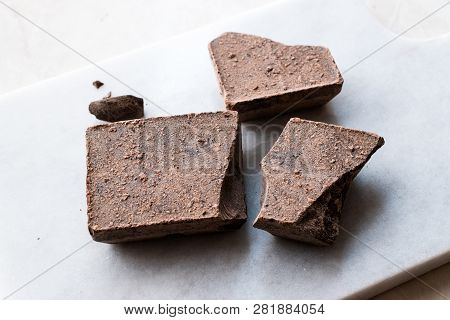 Couverture Bitter Chocolate Pieces On Dark Wooden Surface.