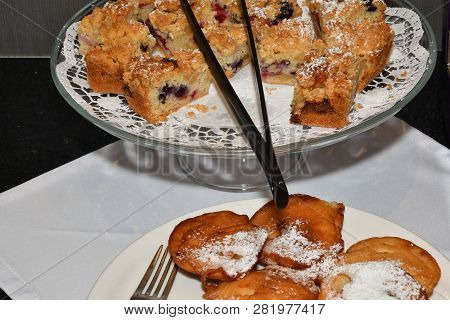Tasty Sweet Cake Tart Dezert  For People