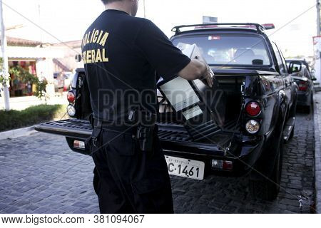 Porto Seguro, Bahia / Brazil - August 6, 2009: Federal Police Agents Are Seen During An Investigatio