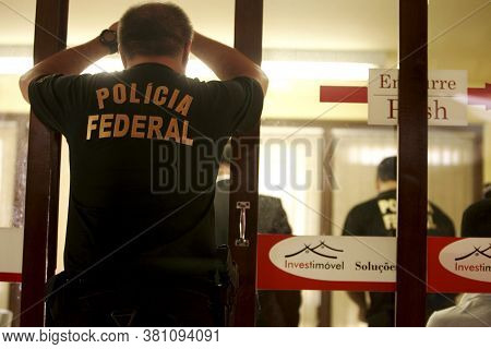 Porto Seguro, Bahia / Brazil - August 6, 2009: Federal Police Agents Are Seen During An Investigatio