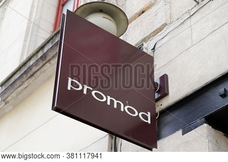 Bordeaux , Aquitaine / France - 08 10 2020 : Promod Store Text And Logo Sign For Trendy Girls French