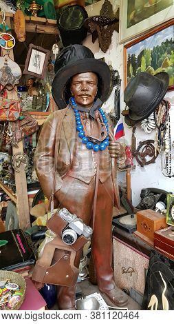Russia, St. Petersburg, 13,10,2018 Busts Of Lenin At The Flea Market