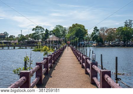 Pattalung, Thailand - March 07, 2020 : Tourist Attraction, With A Long Bridge, Into The Lake, Crowde