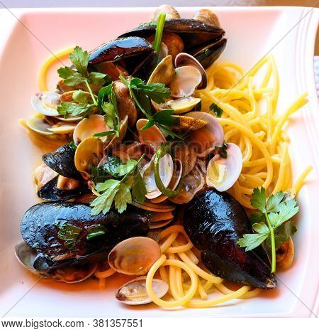 Frech Homemade Spaghetti Pasta With Vongole Sea Sheels, Musseld And Parsley Close Up