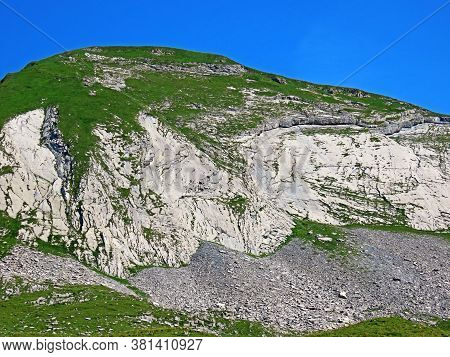 Alpine Rock Plate Leiteren Below The Summit Chli Haupt Murmelchopf And Over The Aa Alp Plateau, Melc