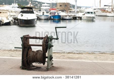 Plate-forme à mettre les bateaux dans la mer