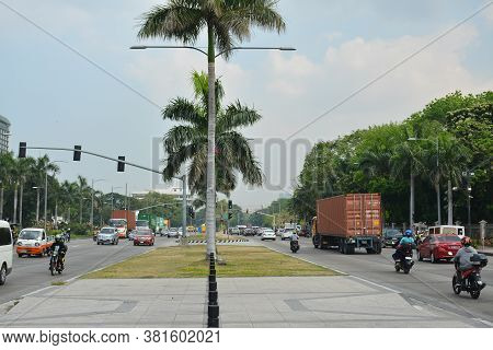 Manila, Ph - Apr 7 - Roxas Boulevard On April 7, 2019 In Manila, Philippines.