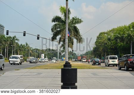 Manila, Ph - Apr 7 - Roxas Boulevard On April 7, 2019 In Manila, Philippines.