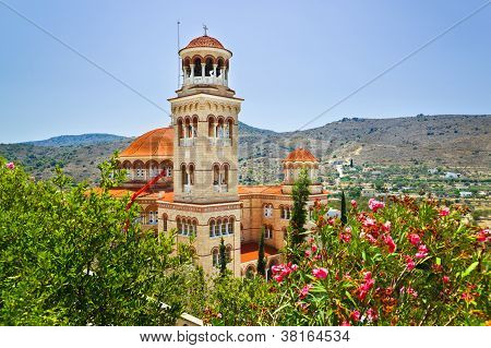 Kirche Agios Nectarios auf Insel Aigina, Griechenland