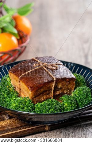 Dong Po Rou (dongpo Pork Meat) In A Beautiful Blue Plate With Green Broccoli Vegetable, Traditional