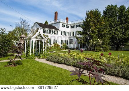Portsmouth, Nh - July 30, 2008: The Historic Strawbery Banke Museum, Ofl Colonial Installation In Ne
