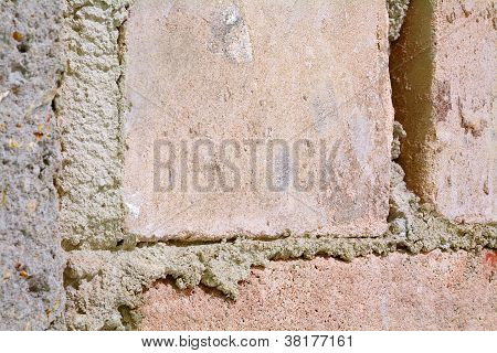 Sand murstenskirke væg