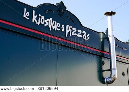 Bordeaux , Aquitaine / France - 08 16 2020 : Le Kiosque A Pizza Sign And Text Logo For Fastfood Take