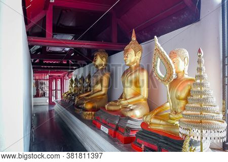 Phitsanulok, Thailand - July 04 2020: Row Of Gold Buddha Statue At At Phra Si Rattana Mahathat Templ