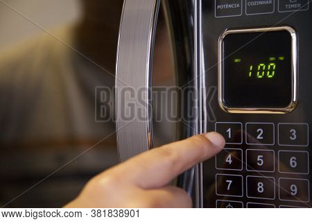 Cleaning Microwaves Against Coronavirus During Pandemic In Quarantine