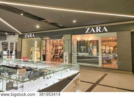 Kiyv, Ukraine - August 2, 2020: Zara Store At Kiyv, Ukraine On August 2, 2020. Zara Is An Spanish Cl