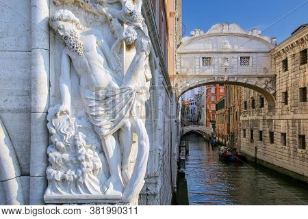 Ponte Dei Sospiri (bridge Of Sighs) In Venice, Italy. Venice Is Situated Across A Group Of 117 Small