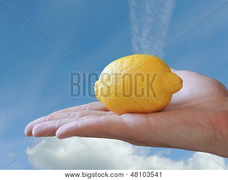 Hånd med citron