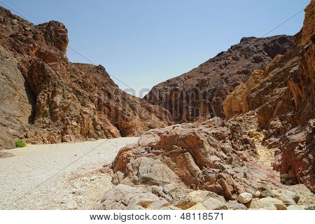 Pfad in landschaftlich Wüste Schlucht Israel
