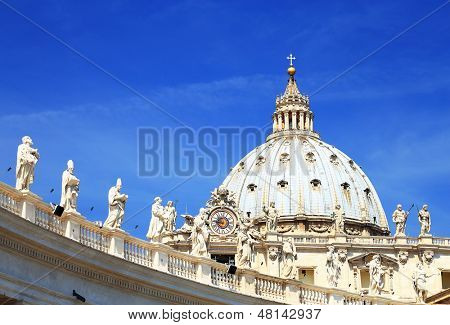 รายละเอียดสถาปัตยกรรมของ San Pietro สแควร์ วาติกัน โรม อิตาลี