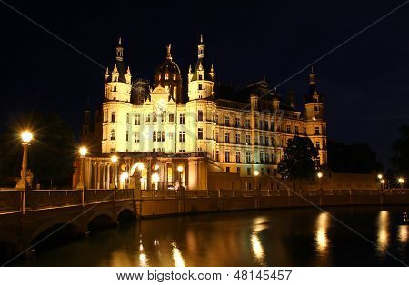 Schwerin Slot (schweriner Schloss) om natten, Tyskland