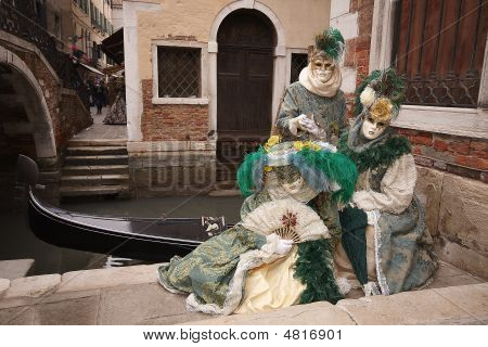 Familie aan carnaval van Venetië