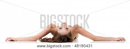 Mujer atractiva spa asiáticos con los brazos abiertos como una gaviota, libertad, ocio, relax concepto, bajo