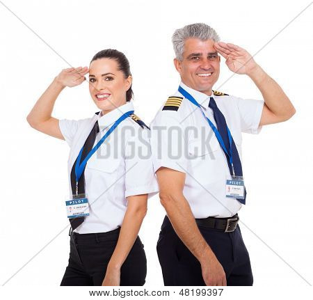 schöne weibliche erste Offizier und senior Captain salutieren over white background