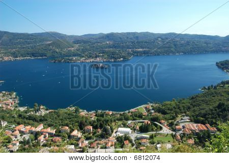Sommer Blick auf Orta See