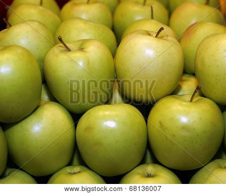 Many grreen apples