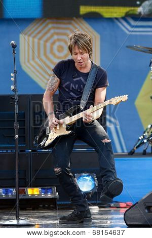 NEW YORK - JUL 11: Keith Urban performs on ABC's 