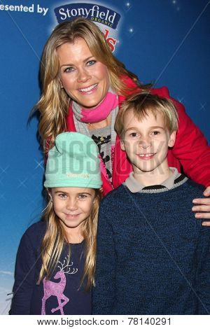 LOS ANGELES - DEC 11:  Alison Sweeney, Ben Sanov, Megan Sanov at the 