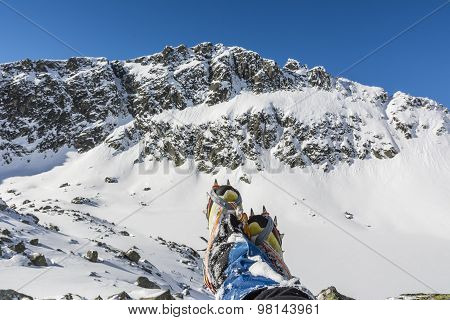 Shoes With A Semi-automatic Crampons