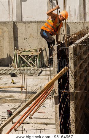 Compilation of metal structures for pouring concrete