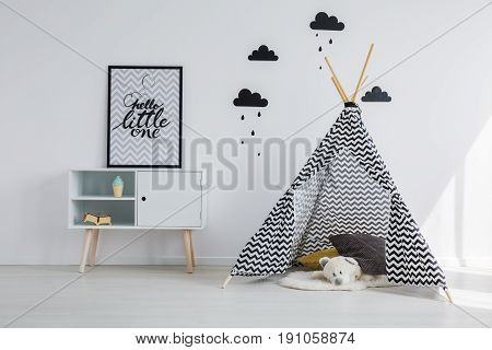 Tipi tent in the black and white kid room