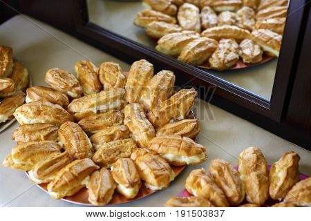 Ecler platter in front of a mirror