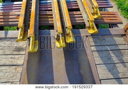 Railhead elements. Transportation of long new rails on a freight car. Endless path. The rail lash. Special load.