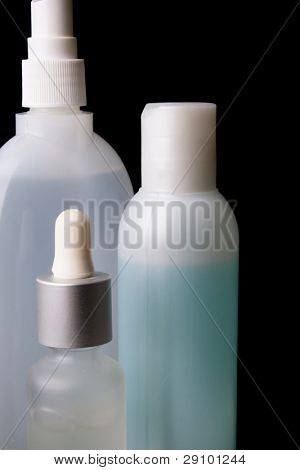 set di profumeria su sfondo nero