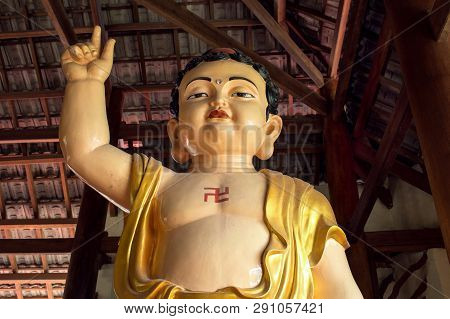 Vietnam, Dalat - November 05, 2017: Statue In Thien Vien Van Hanh In Dalat City In Vietnam.