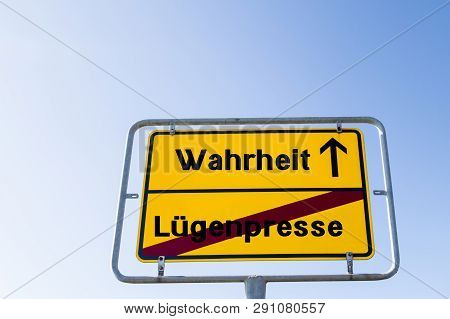 Sign Truth Lying Press German 