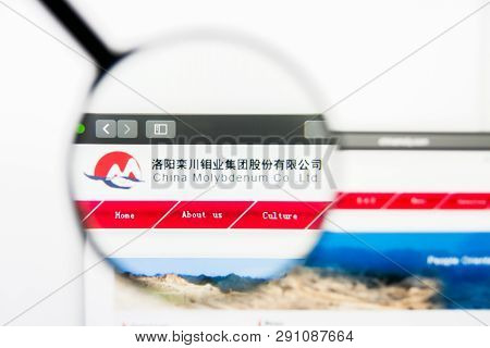 Los Angeles, California, Usa - 23 March 2019: Illustrative Editorial Of China Molybdenum Website Hom