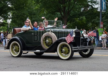 Washington, D.c., Usa - May 28, 2018: The National Memorial Day Parade, Pople Waving American Flags 